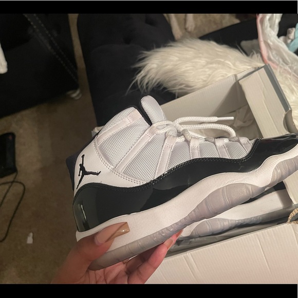 Jordan 11s - Picture 2 of 4